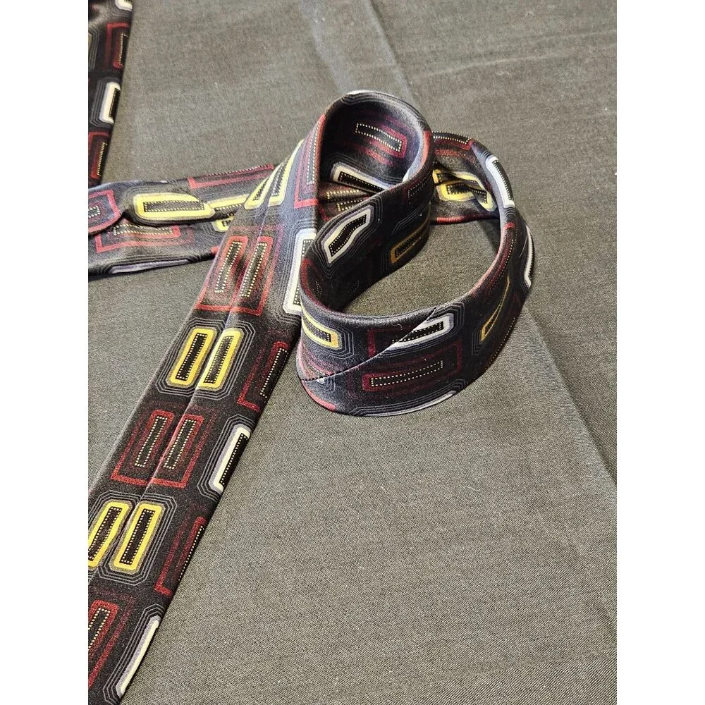 Kilburne & Finch Geometric Pattern Tie - Picture 7 of 9